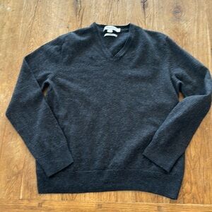 CALVIN KLEIN V NECK SWEATER SIZE MEDIUM